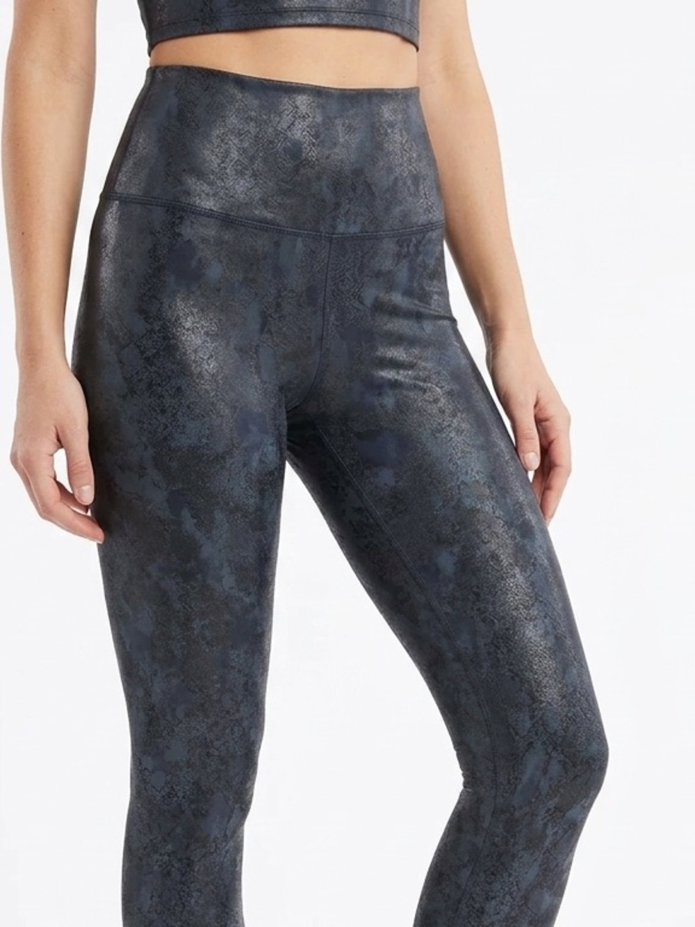 NWOT |•SPANX•| Faux Snakeskin Look Leggings Size Medium